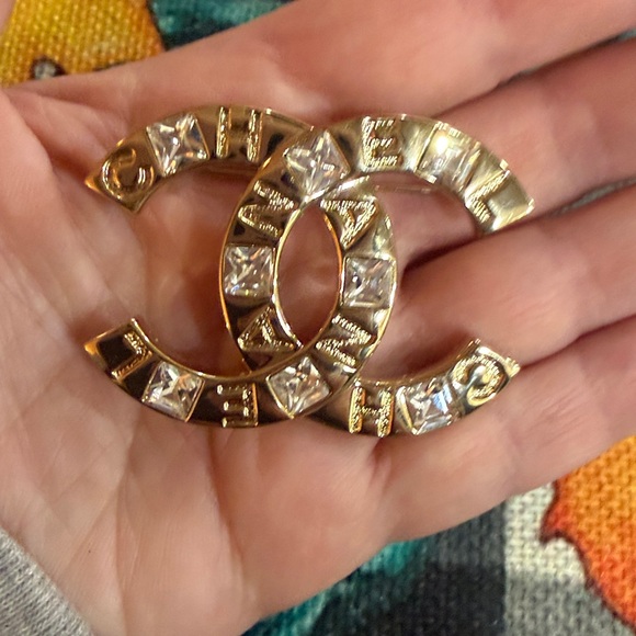 CHANEL Charm Brooch Authentic & Stamped - Picture 6 of 7